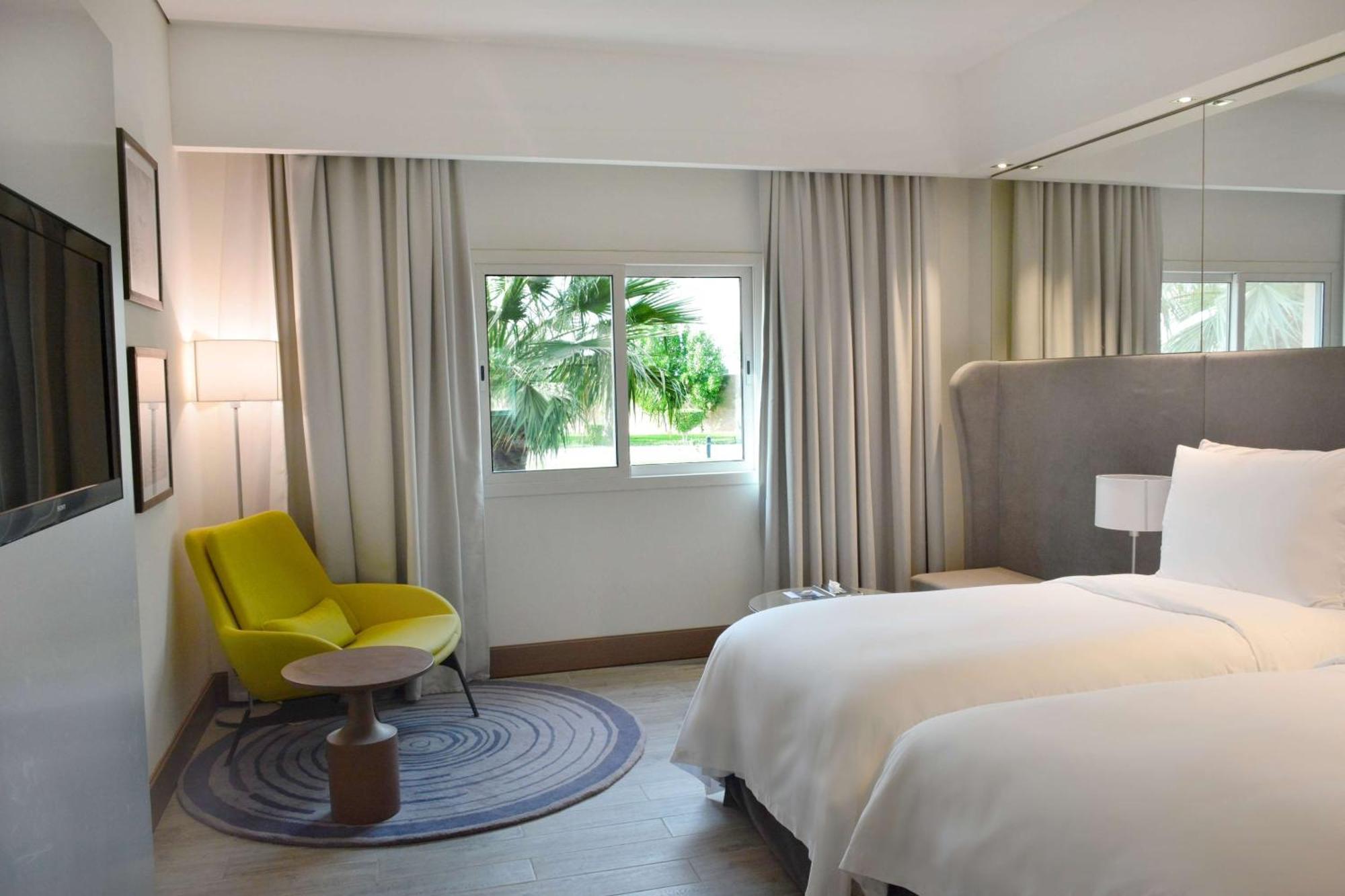 Radisson Blu Resort, Al Khobar Halvmånebugten Eksteriør billede A room at the hotel