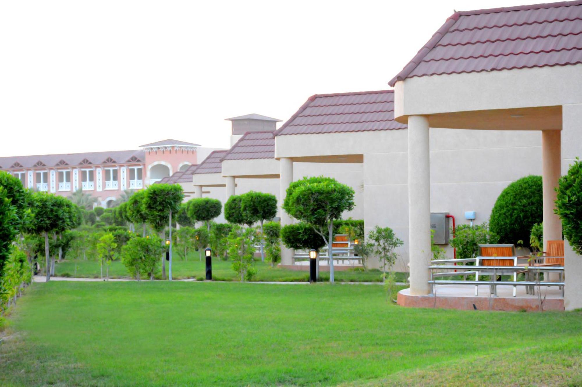 Radisson Blu Resort, Al Khobar Halvmånebugten Eksteriør billede Residential villas in Al-Ghazal