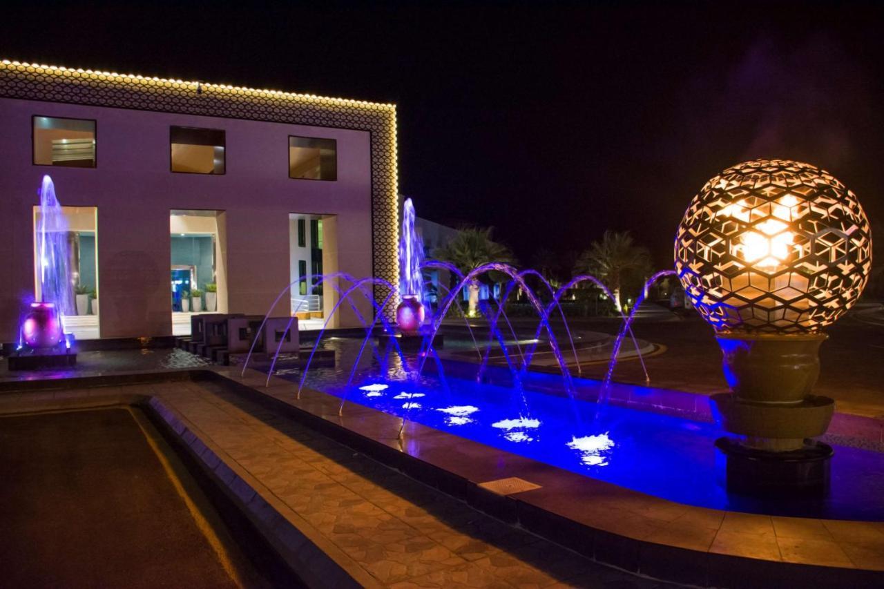 Radisson Blu Resort, Al Khobar Halvmånebugten Eksteriør billede Fountain at the hotel
