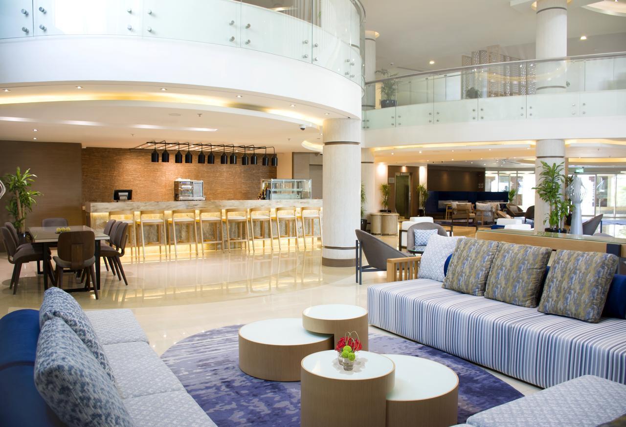 Radisson Blu Resort, Al Khobar Halvmånebugten Eksteriør billede The lobby of the hotel