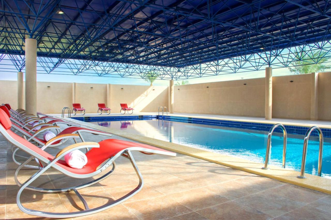 Radisson Blu Resort, Al Khobar Halvmånebugten Eksteriør billede Swimming pool at the hotel